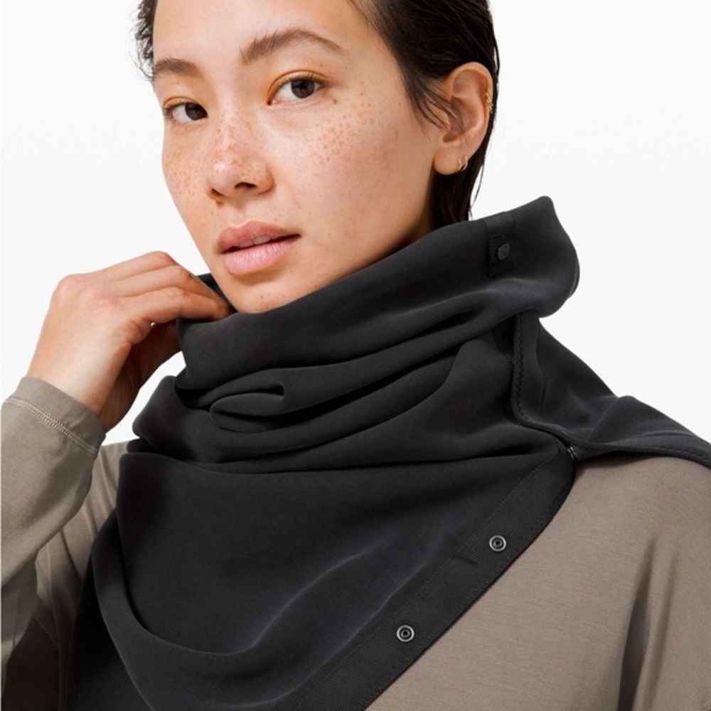 Lululemon vinyasa Dark Gray black Scarf Wrap with Buttons, OS